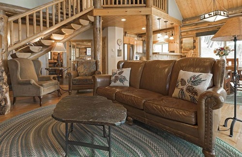 Polson Cabin | Beautiful Log Cabin, Private, Lake Views, Close to Lake Access!