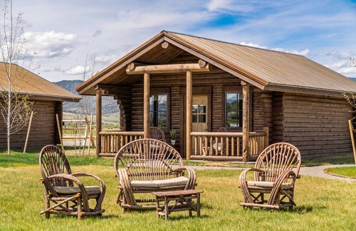 Livingston Cabin | Beautiful Log Cabin in Paradise Valley, Montana