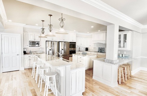 Ocean Isle Beach House | BEAUTIFUL LUXURY OCEANFRONT HOME! Sleeps 25, Elev, pool & rooftop deck. 7B/7B.