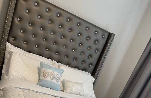 Addison Apartment | Beautiful luxury apartment with New furniture and great amenities.