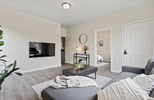 Downtown House | Beautiful Modern Newly Renovated 3BD 2 BA SF Home