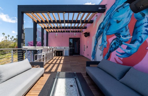 Vista Apartment | Beautiful Modern 2-Bed in DT Vista!