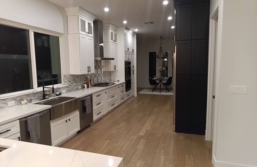 Avant House | Beautiful Modern 5 BR house, pool, sand volleyball court near Kierland & Quarter