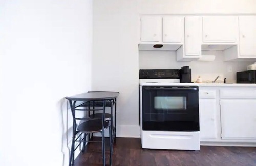 New Pathways Apartment | Beautiful Modern Downtown Apartment