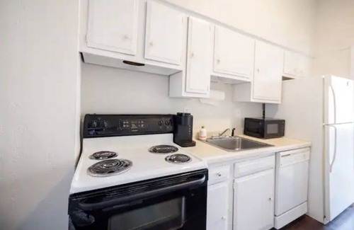 New Pathways Apartment | Beautiful Modern Downtown Apartment