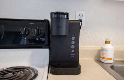 New Pathways Apartment | Beautiful Modern Downtown Apartment