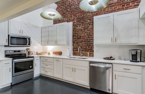 Civil Rights Historic District House | Beautiful Modern loft in downtown theatre district
