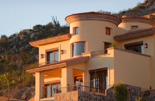 Paraiso Escondido Apartment | Beautiful Montecristo Villa - 3br/3.5 ba Sleeps 10