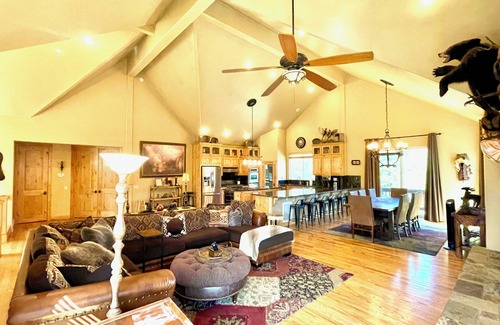Castle Glen Estates House | Beautiful Mountain Retreat w/Hot Tub, Game Room, minutes away from Skiing/Lake