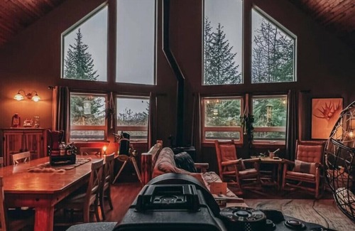 Questa Woods Cabin | Beautiful Mountain Chalet w/hot tub