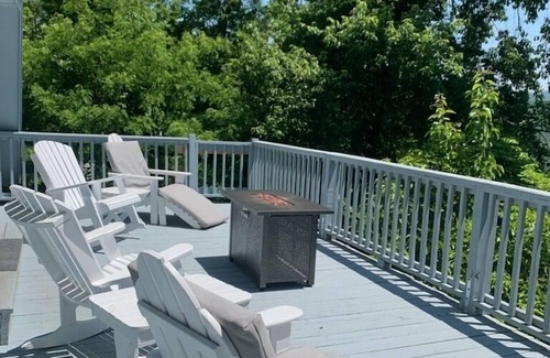 Franklin House | Beautiful Mountain Home with Gorgeous View