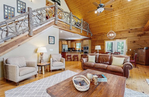 Sapphire House | Beautiful mountain view cabin with large deck, gas grill, and amenities