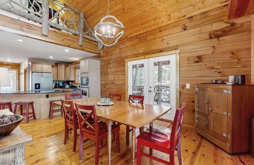 Sapphire House | Beautiful mountain view cabin with large deck, gas grill, and amenities