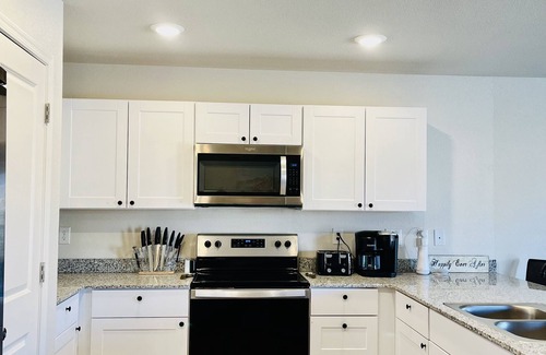 Fort Mohave House | Beautiful New 4 Bedroom, 2 Bath River Getaway Home, close to Casinos