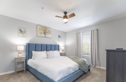 North Naples Apartment | Beautiful New Apt only 10 minutes to the Beach!