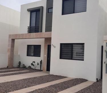 La Paz House | Beautiful new house with pool club