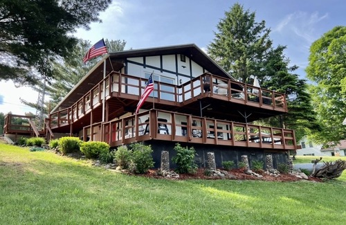 Brill House | Beautiful, newly remodeled house on Long Lake