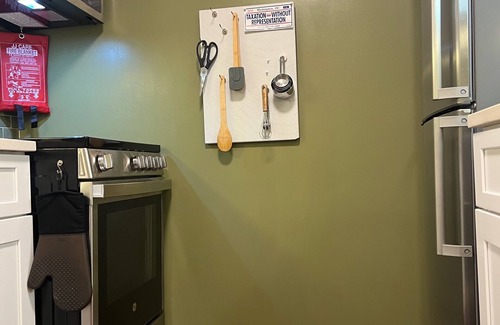 Brookmont Apartment | Beautiful, newly renovated apartment 1 mile from DC on Potomac River