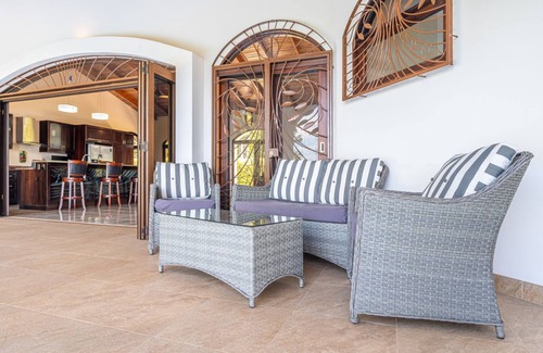 Ballena House | Beautiful Ocean Views, 15 minutes to the beach, Luxury Spanish Villa.