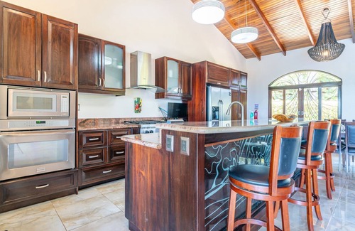 Ballena House | Beautiful Ocean Views, 15 minutes to the beach, Luxury Spanish Villa.