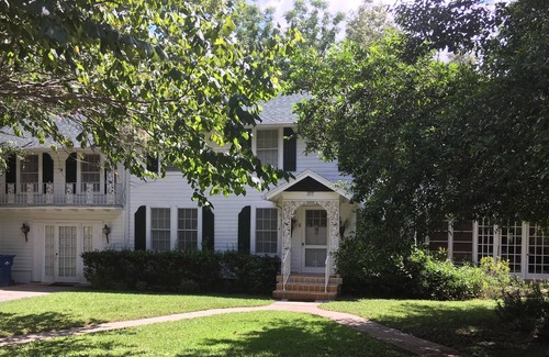 Glenwood House | Beautiful Olde Florida historic home on acreage