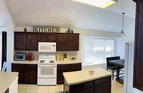 Corinth House | Beautiful one story home located in Corinth, TX with easy access to I-35 and DFW