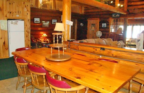Oxford Cottage | Beautiful open-concept log home in quiet setting on Thompson Lake.