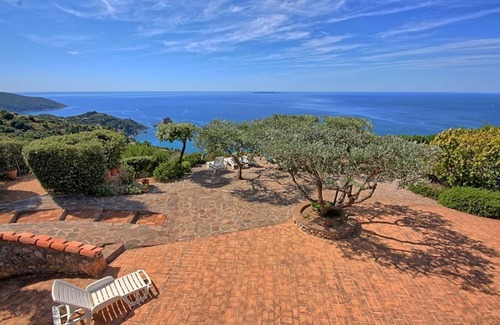 Monte Argentario Villa | Beautiful private villa with WIFI, A/C, TV, patio, pets allowed, panoramic view and parking