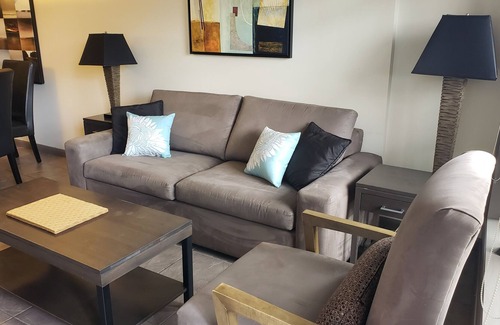 South Pandosy Condo | Beautiful Playa del Sol 1 bdrm + den Luxury escape