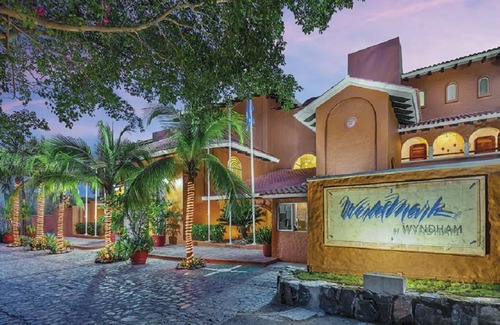 Zihuatanejo Apartment | Beautiful Presidential 1 Bedroom Full Kitchen in Zihuatanejo WiFi, AC, Sleeps 4