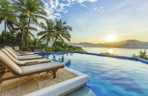 Zihuatanejo Apartment | Beautiful Presidential 1 Bedroom Full Kitchen in Zihuatanejo WiFi, AC, Sleeps 4