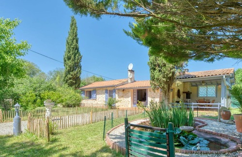 Gaillan-en-Medoc House | Beautiful private villa for 6 guests with WIFI, TV, terrace, pets allowed and parking