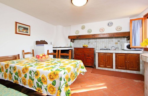 Pieve a Presciano Villa | Beautiful private villa with WIFI, private pool, TV, patio, pets allowed and panoramic view
