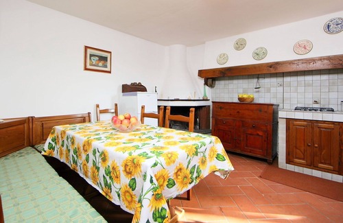 Pieve a Presciano Villa | Beautiful private villa with WIFI, private pool, TV, patio, pets allowed and panoramic view