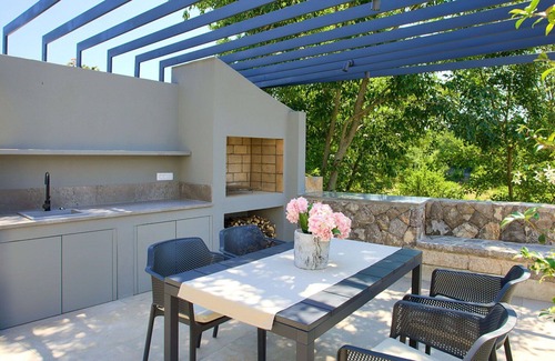 Nenadici House | Beautiful private villa for 6 guests with WIFI, private pool, A/C, TV and patio