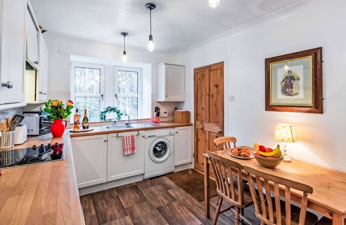 Invermoriston House | Beautiful private villa for 4 guests with WIFI, TV and patio