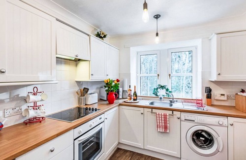 Invermoriston House | Beautiful private villa for 4 guests with WIFI, TV and patio