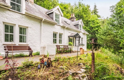 Invermoriston House | Beautiful private villa for 4 guests with WIFI, TV and patio