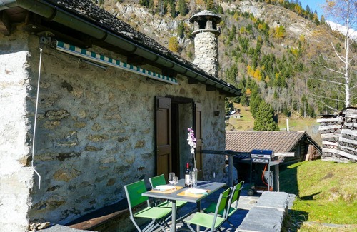 Blenio House | Beautiful private villa for 2 people with WIFI, TV, patio and panoramic view