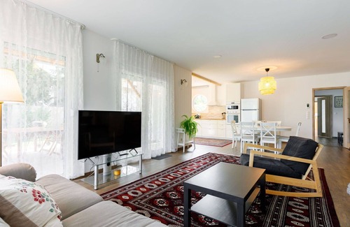 Balatonoszod House | Beautiful private villa for 8 guests with WIFI, A/C, TV and terrace