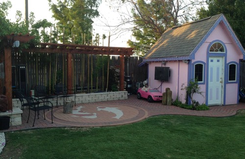 Haltom City House | Beautiful Private Landscaped With Outdoor Surround Sound System