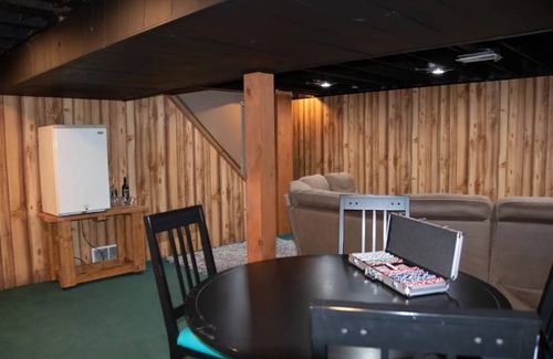 Bristol House | Beautiful Private Setting !