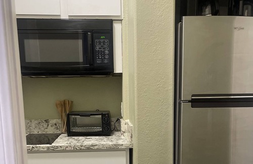 Lancaster Apartment | Beautiful Private Studio w Kitchen and Bath