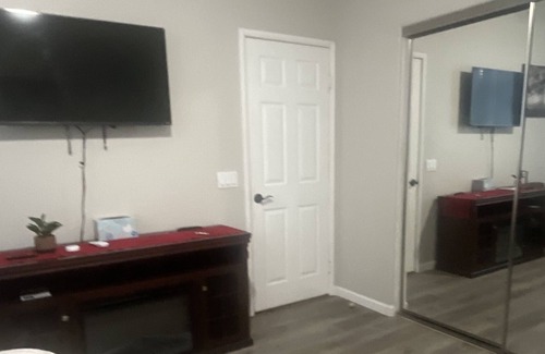Lancaster Apartment | Beautiful Private Studio w Kitchen and Bath