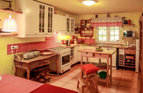 Holubovska Basta House | Beautiful private villa for 4 guests with WIFI, TV, terrace and pets allowed