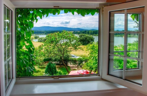 Holubovska Basta House | Beautiful private villa for 4 guests with WIFI, TV, terrace and pets allowed