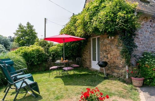 Saint-Jean-du-Doigt Villa | Beautiful private villa for 2 guests with WIFI, TV, patio and pets allowed