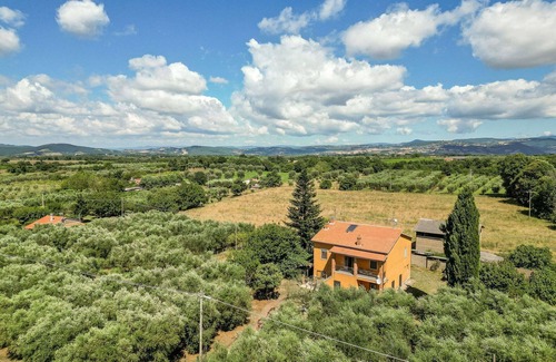 Pitigliano House | Beautiful private villa for 5 people with WIFI, A/C, TV, patio and pets allowed