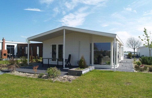 IJhorst House | Beautiful private villa for 6 people with WIFI, pool, TV and terrace
