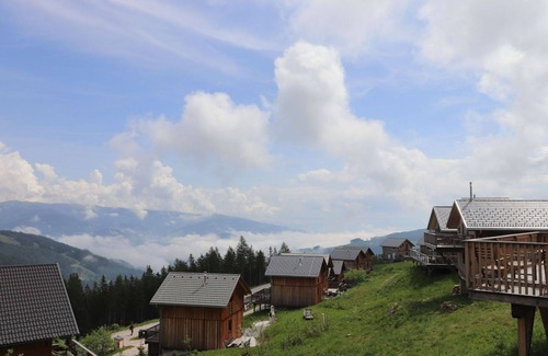 Wolfsberg House | Beautiful private villa with WIFI, hot tub, TV, terrace, pets allowed and panoramic view